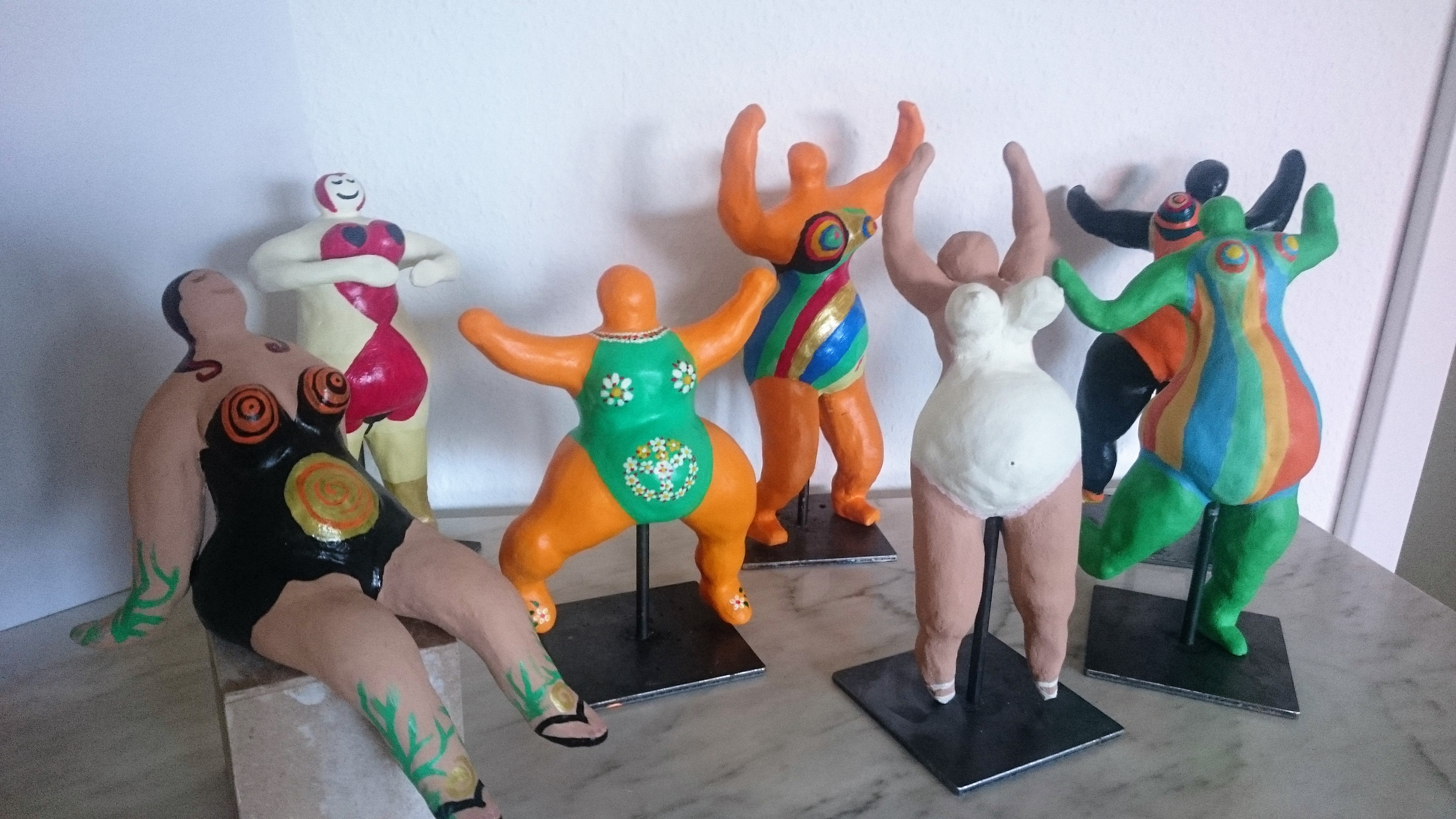 Nana Skulpturen Kunstlerische Gestaltarbeit Mit Dem Kreativen Medium Ton Institut Leben Und Kunst